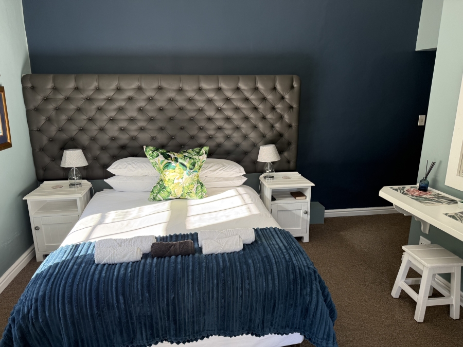 8 Bedroom Property for Sale in Stilbaai Oos Western Cape